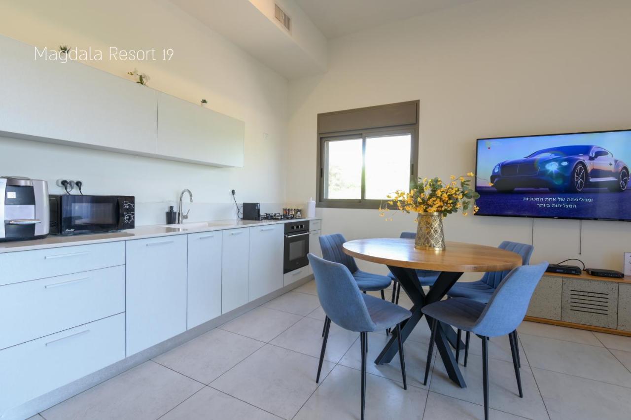 Yalarent Magdala Resort- Luxury Suites With Pool Or Jacuzzi With Sea View 미그달 외부 사진