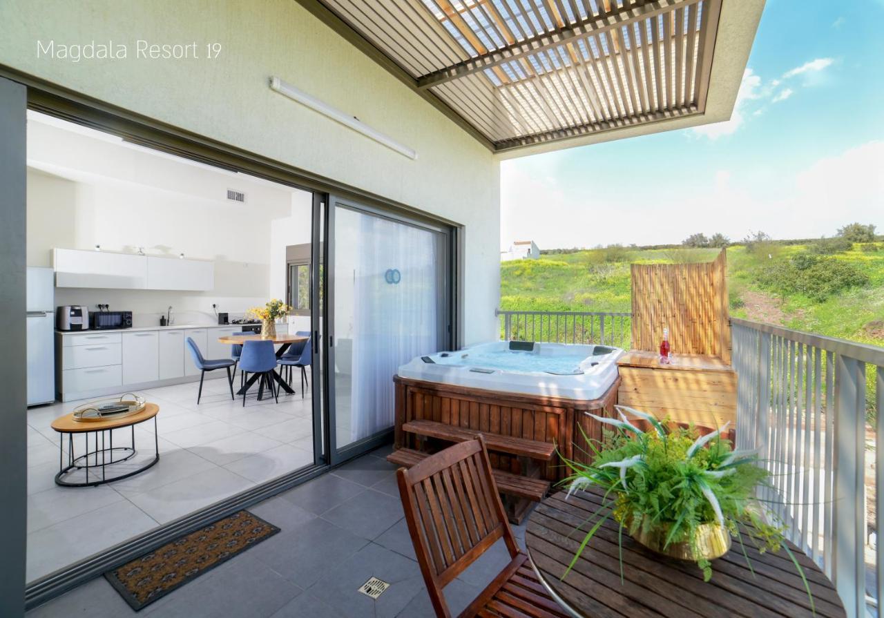 Yalarent Magdala Resort- Luxury Suites With Pool Or Jacuzzi With Sea View 미그달 외부 사진