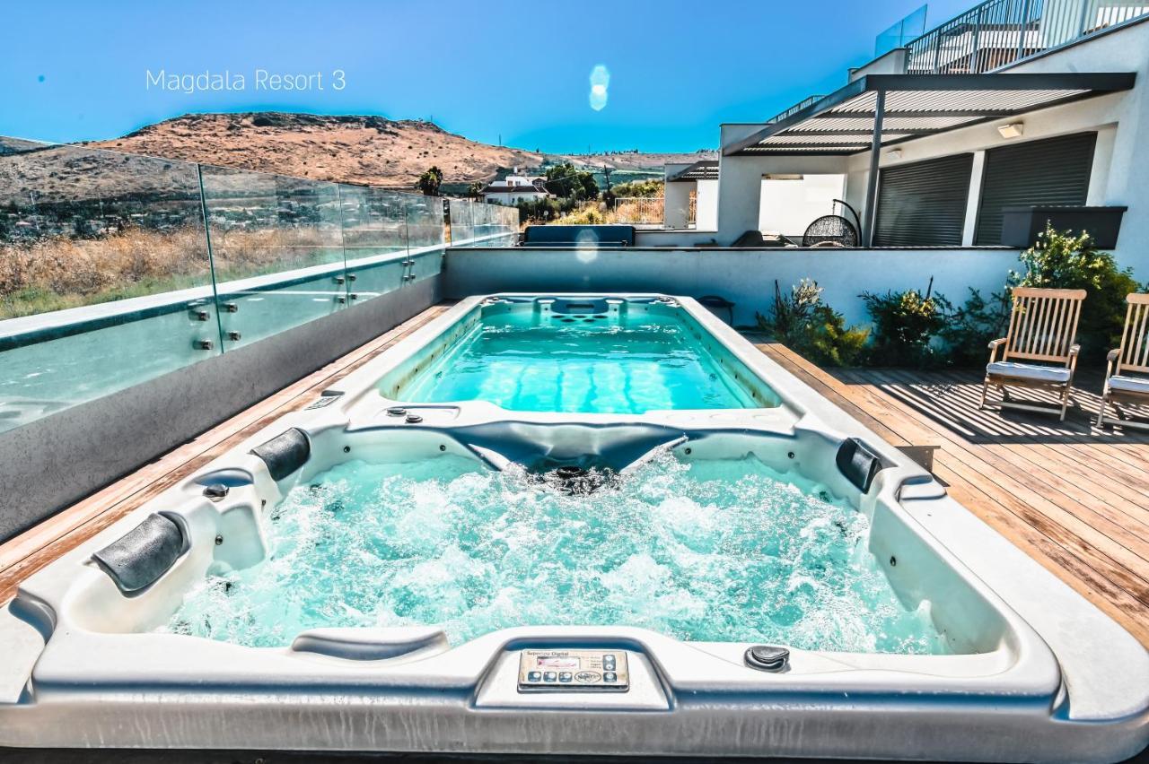Yalarent Magdala Resort- Luxury Suites With Pool Or Jacuzzi With Sea View 미그달 외부 사진