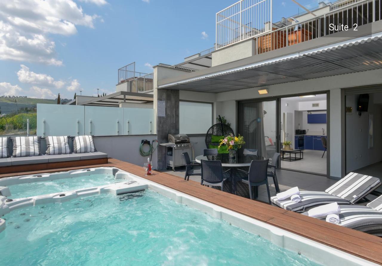 Yalarent Magdala Resort- Luxury Suites With Pool Or Jacuzzi With Sea View 미그달 외부 사진